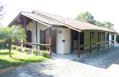 VENDE CASA NA COLÔNIA FRANCESA