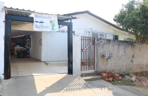 VENDE CASA COM PONTO COMERCIAL NO JARDIM BELA VISTA