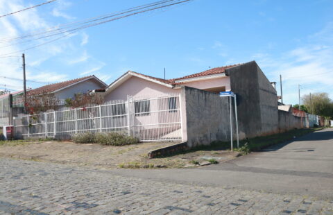 VENDE CASA COM APTIDÃO COMERCIAL NO PAPIROS