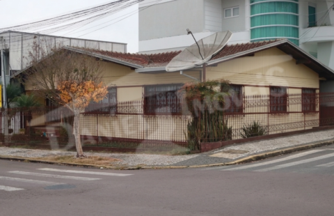 VENDE LOTE DE TERRENO NO CENTRO