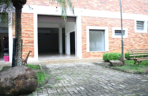 ALUGA-SE SALA COMERCIAL NO CENTRO