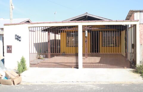 VENDE CASA NO JARDIM DAS ARAUCÁRIAS